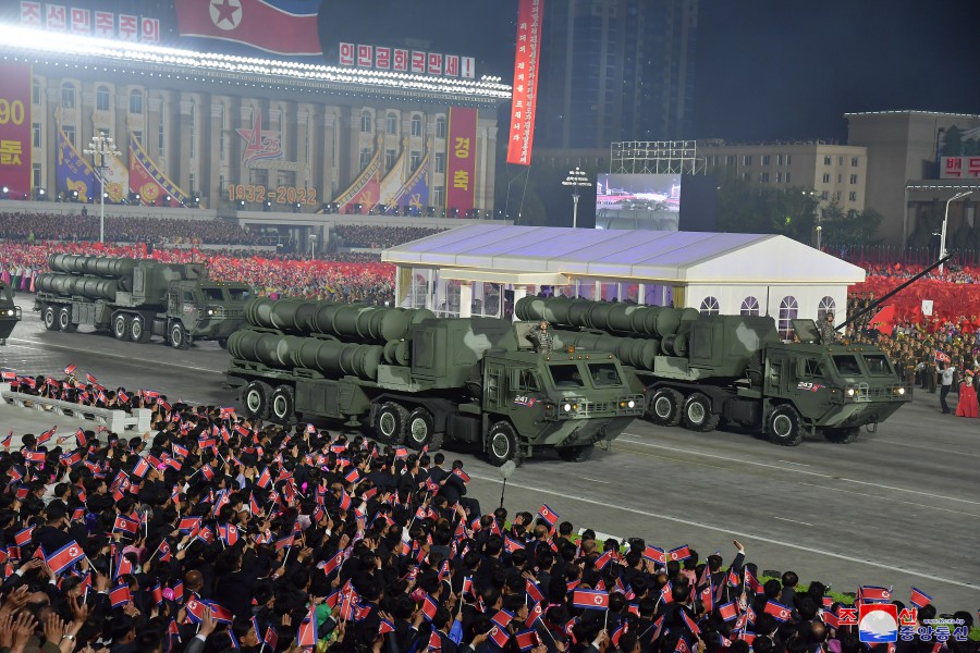 48-조선인민군창건 90돐경축 열병식